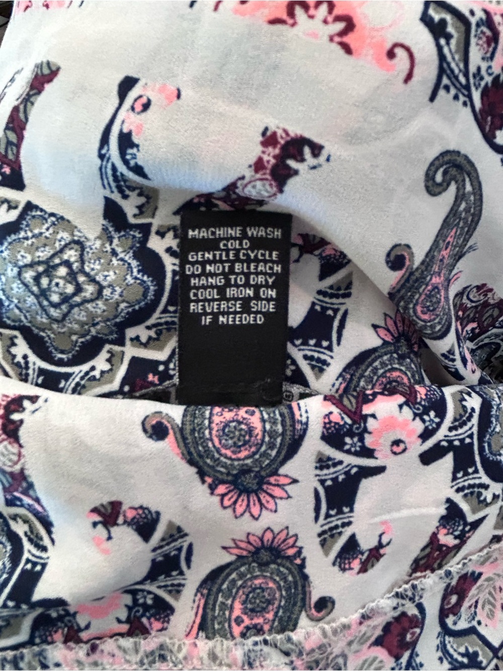 RUE21 Elephant Floral Print 3/4-Tab-sleeved Top. Size Large. - Picture 6 of 7